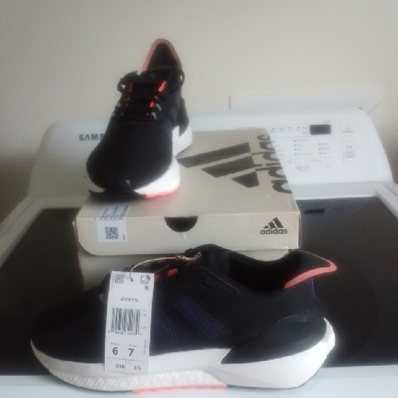 Nwt Nib Adidas Avryn Trainers Unisex
